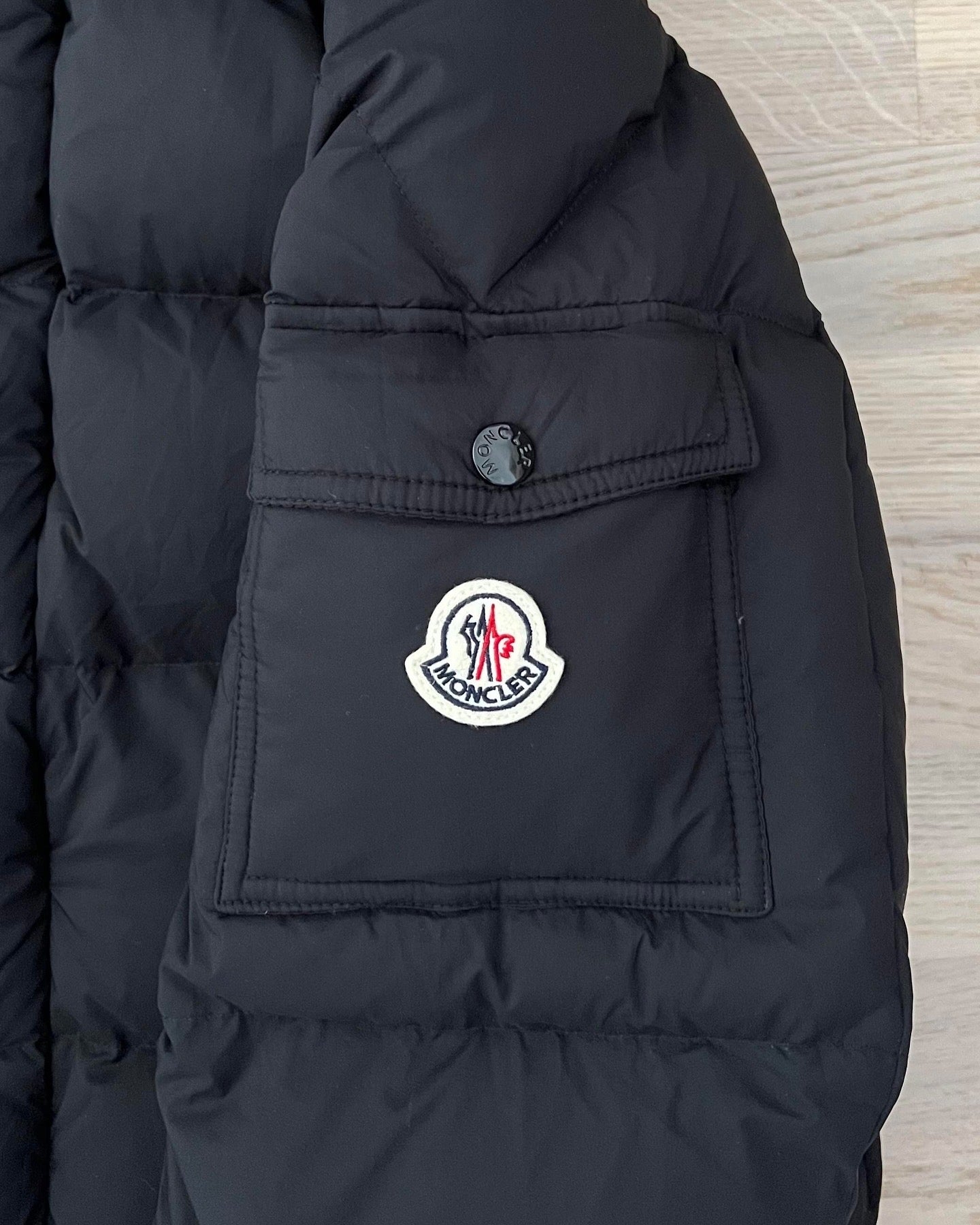 Vzre Jacket in Black