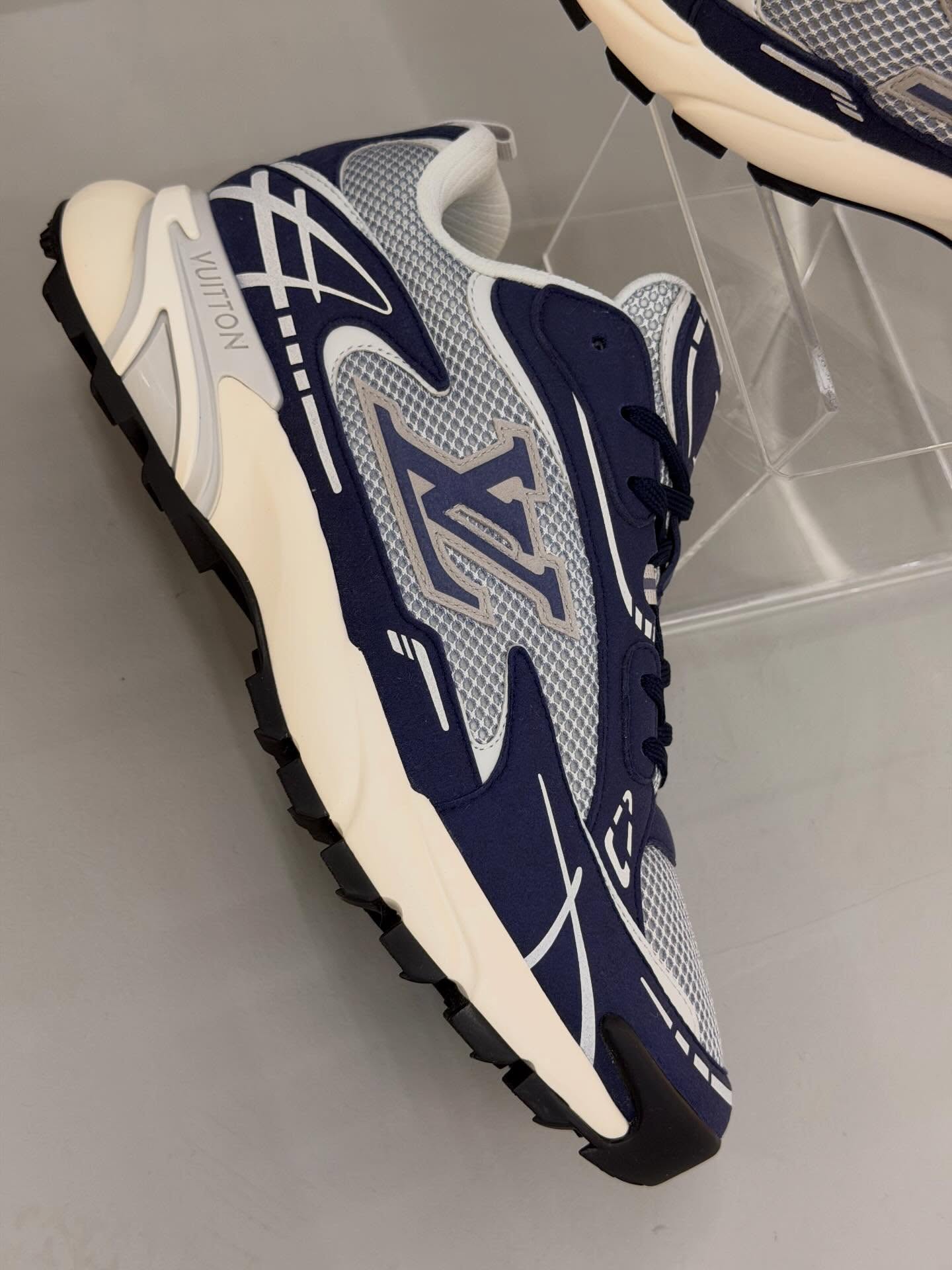 1V Runner in Navy 2