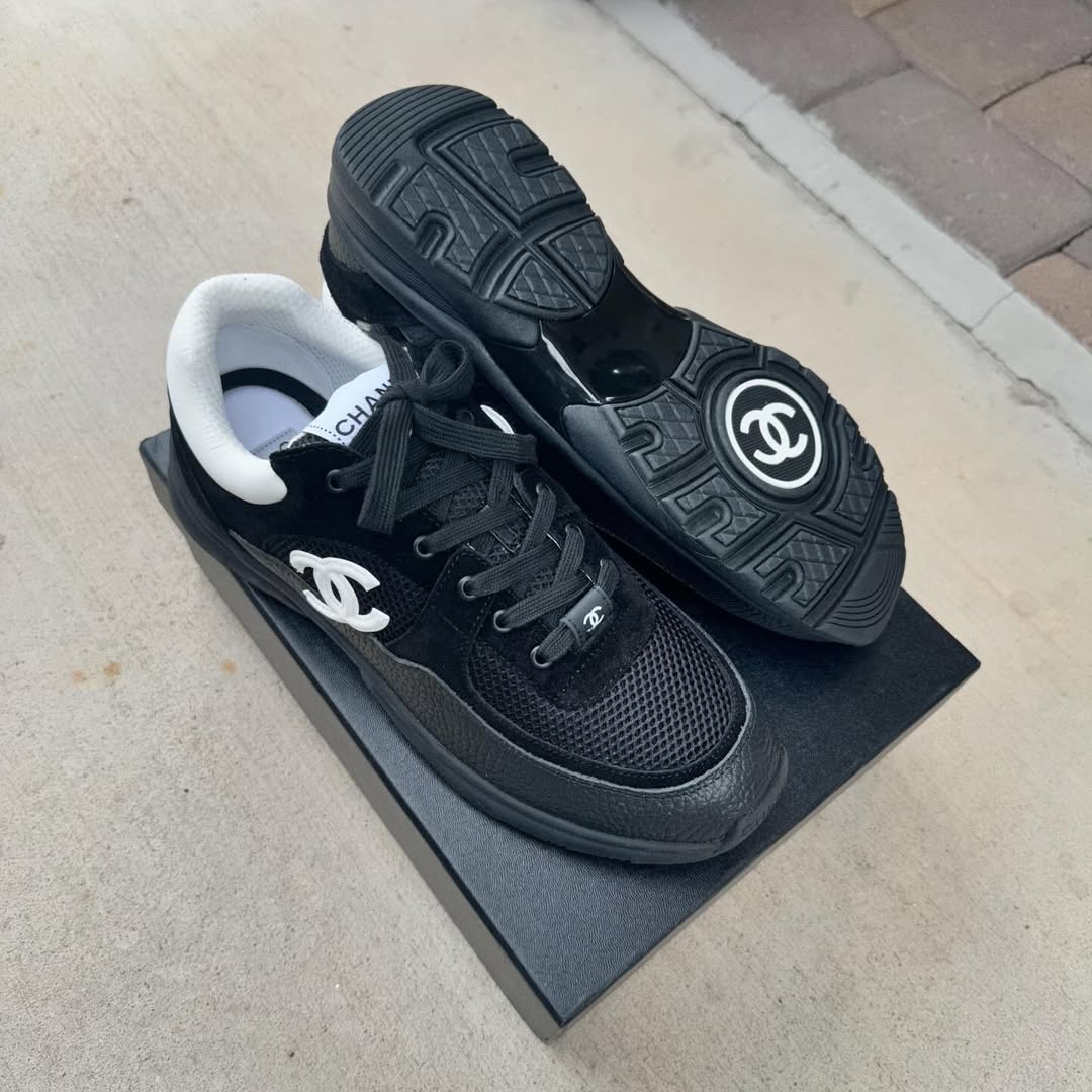 CC Trainers in Black/White