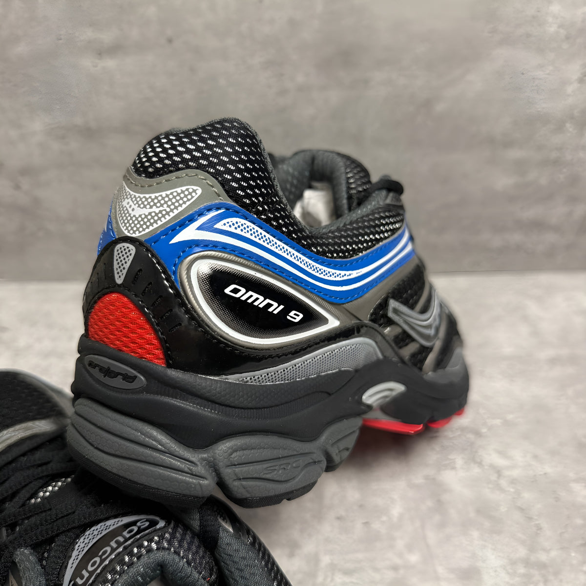 Omni 9 in Black