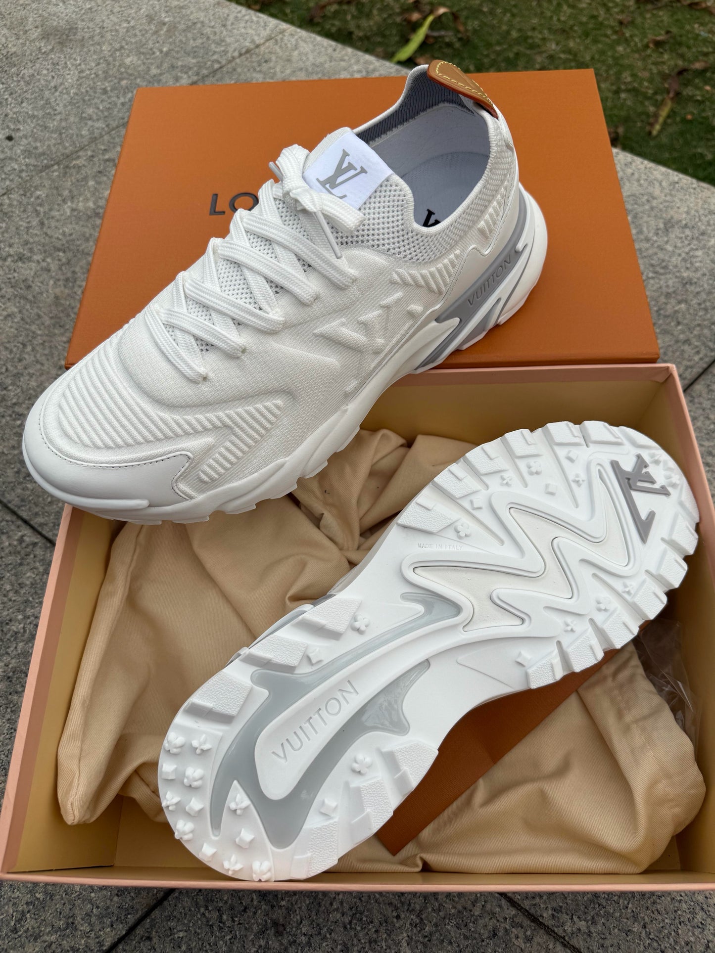1V Runner in White