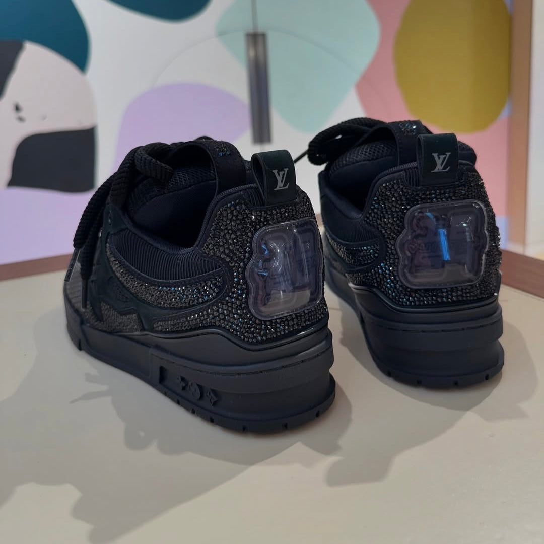 1V Skate Trainers in Black 2
