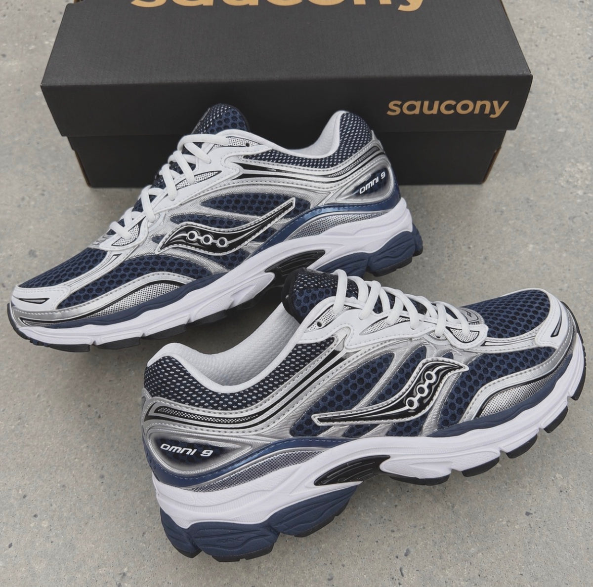Omni 9 in Deep Navy