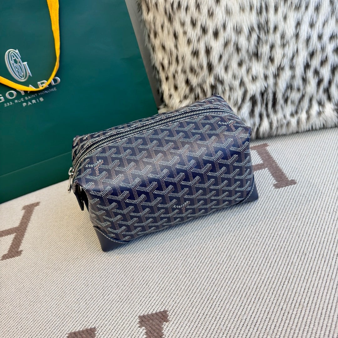 G Toiletry Bag in Navy