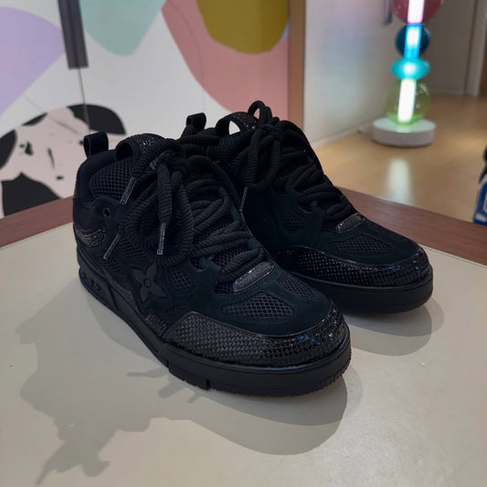 1V Skate Trainers in Black 2