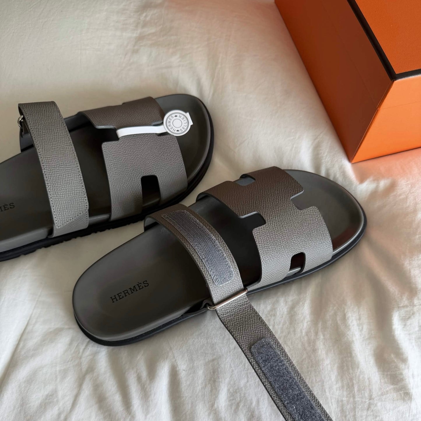 H Chypre Sandal in Grey