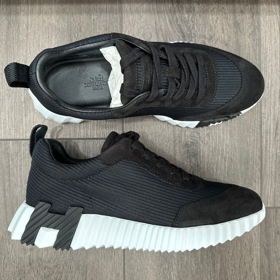 Bouncing Trainers in Black/White 2