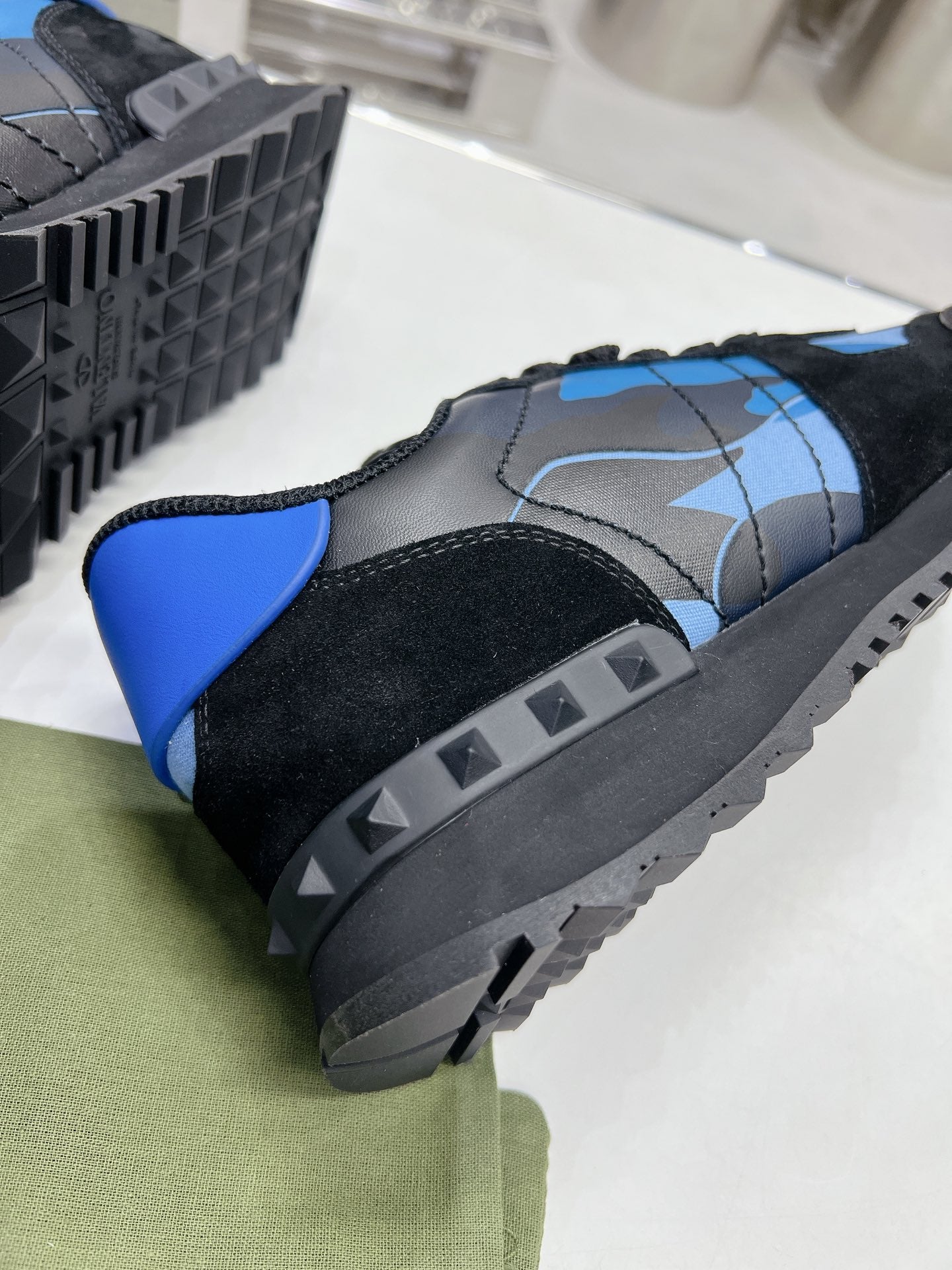 Rockrunner in Black/Blue