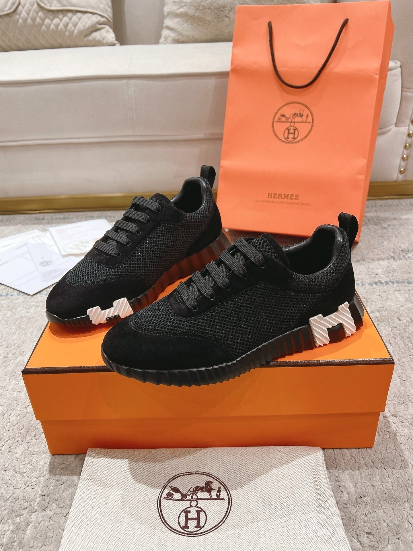 Bouncing Trainers in Black 2