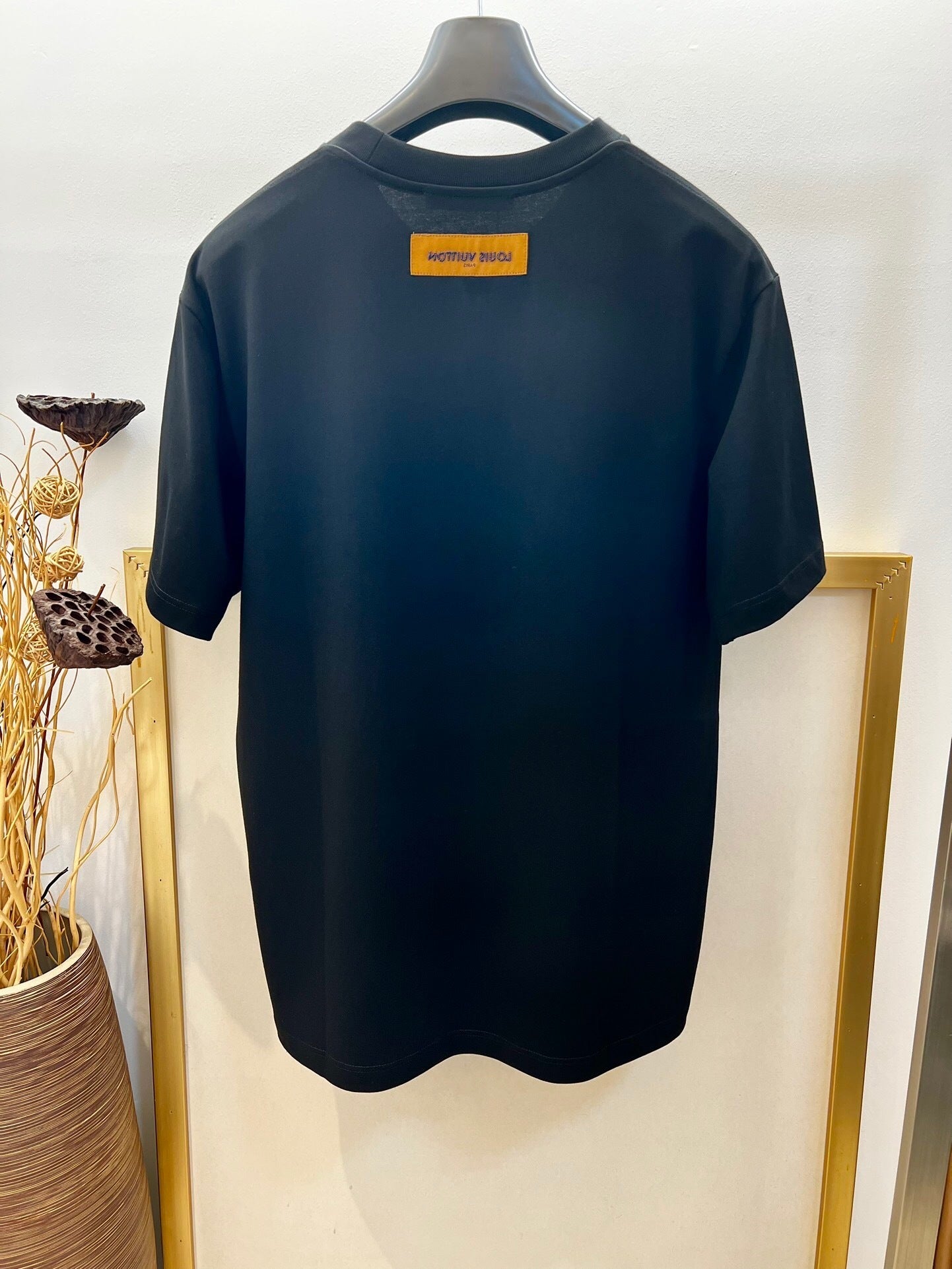 1V T-Shirt in Black 4