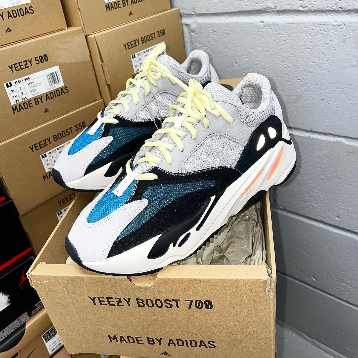 700 v2 “Wave Runner”