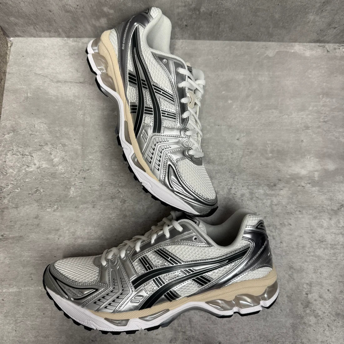 Gel 14 Trainers in White Graphite