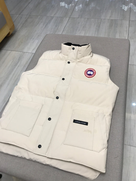 CG Gilet in White