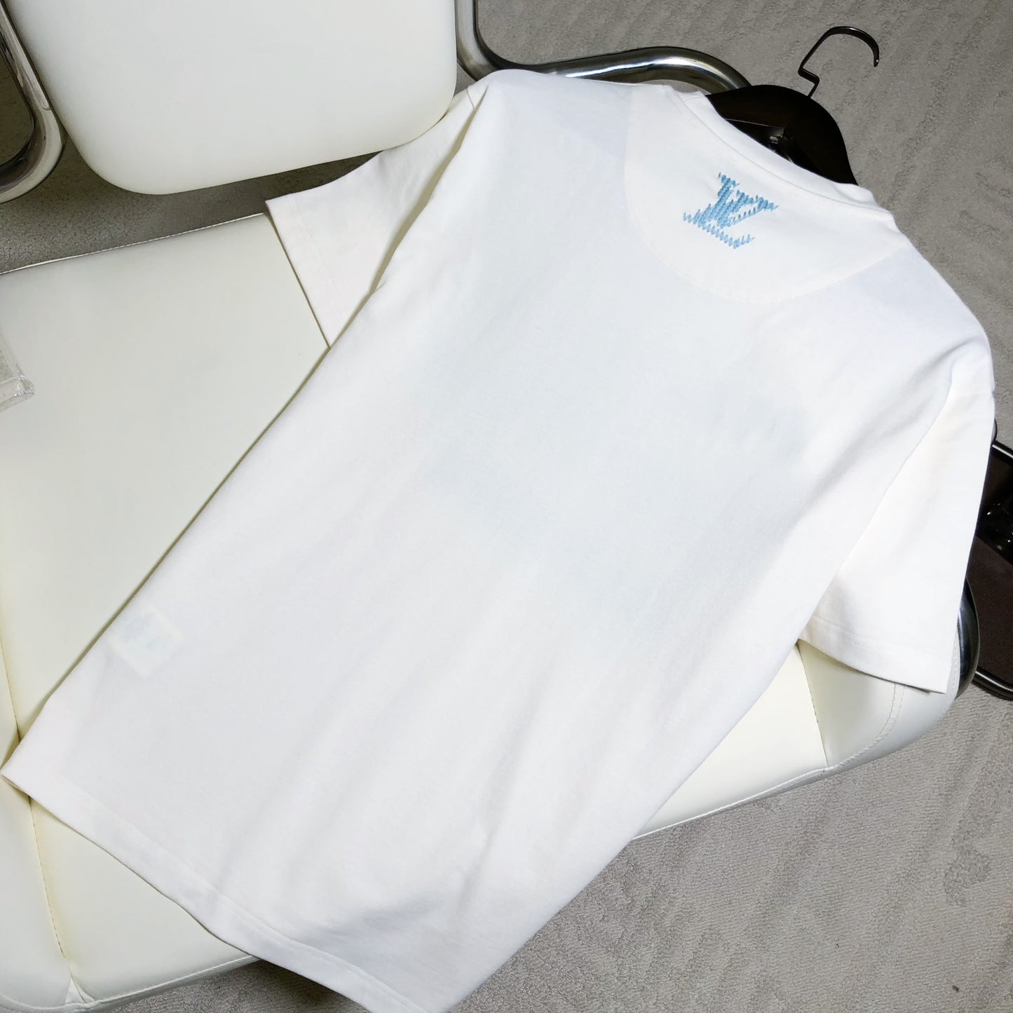 1V T-Shirt in White 3
