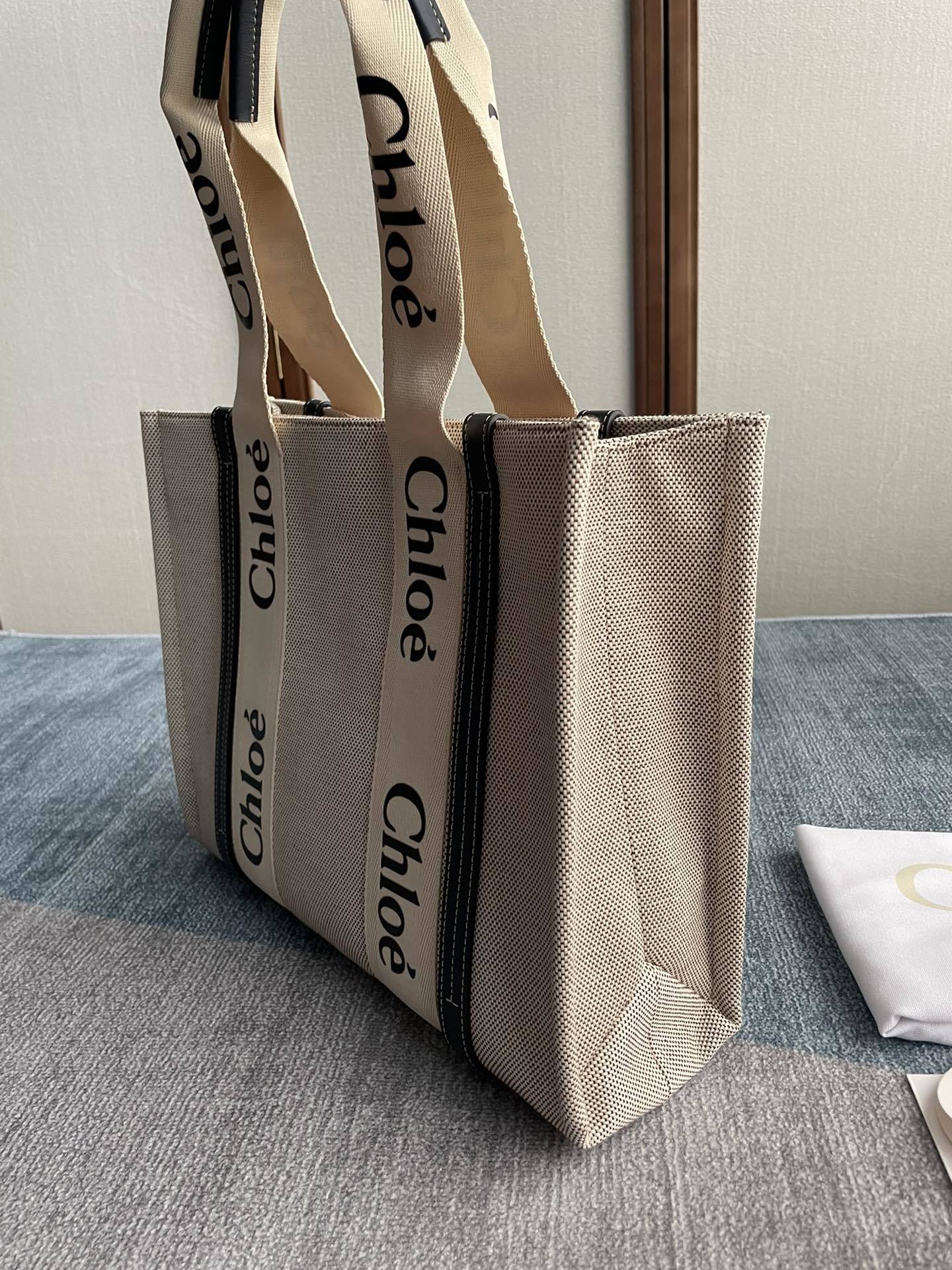 C Medium Tote Bag in Black
