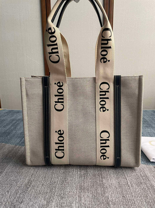 C Medium Tote Bag in Black