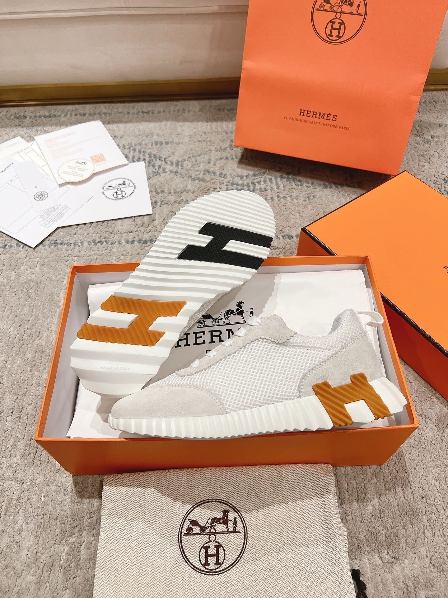 Bouncing Trainers in White 2