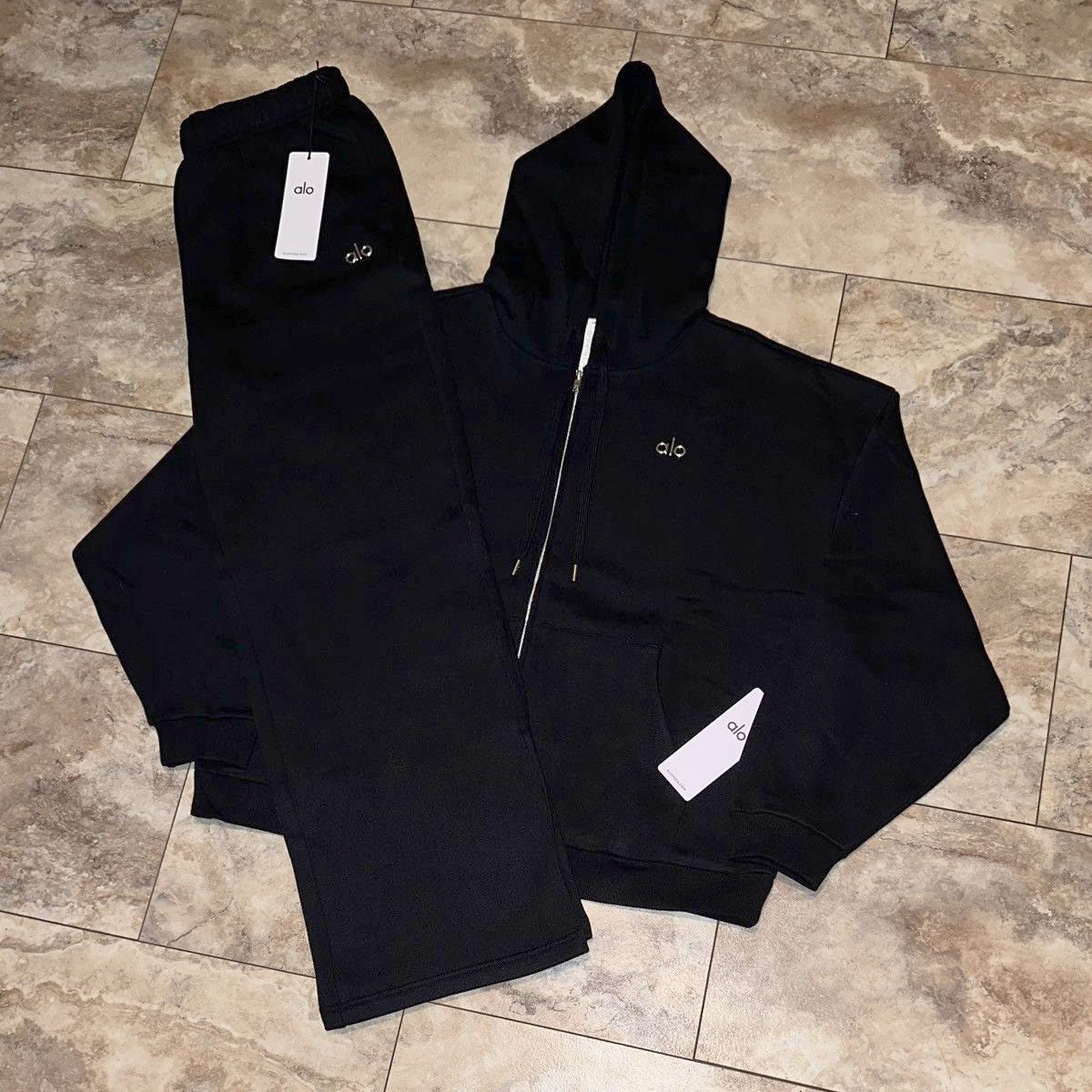 A** Zip Set in Black