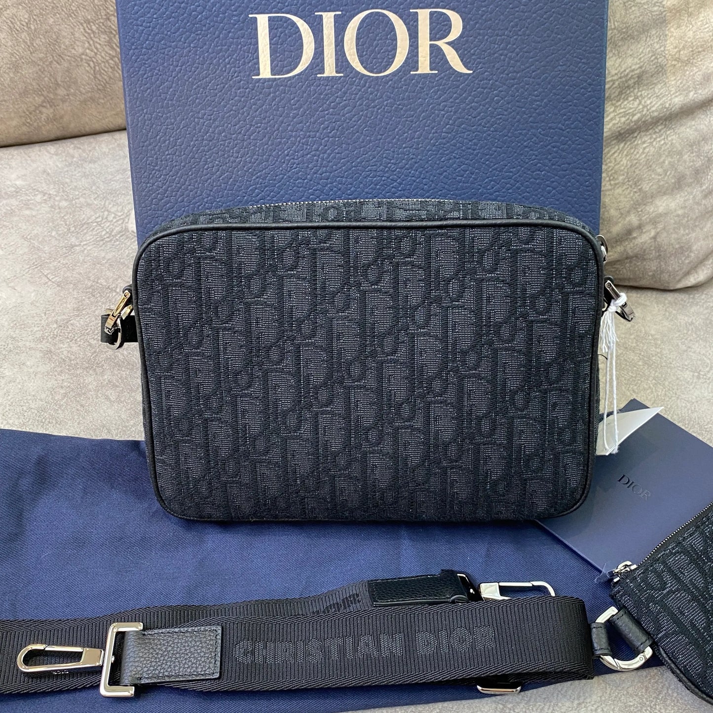 Saddle Triple Pouch in Black