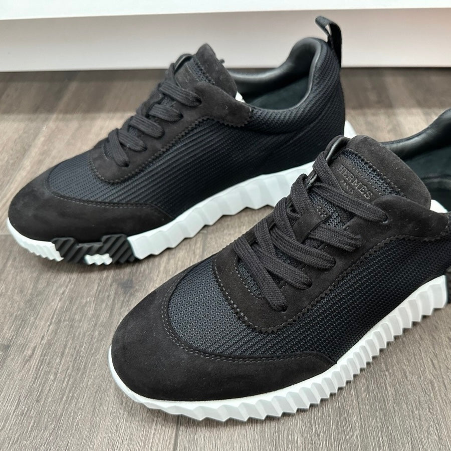Bouncing Trainers in Black/White 2