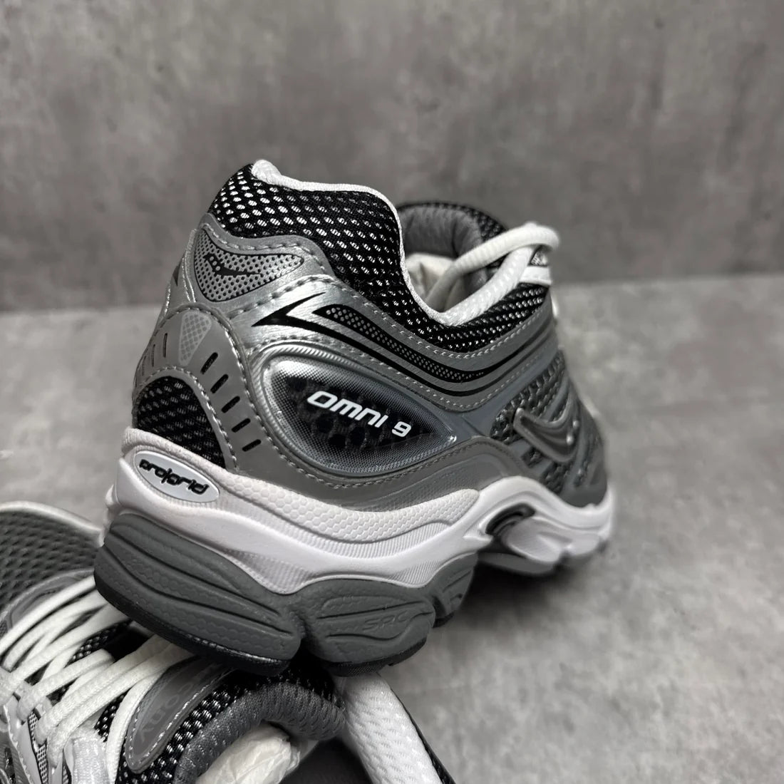 Omni 9 in Silver