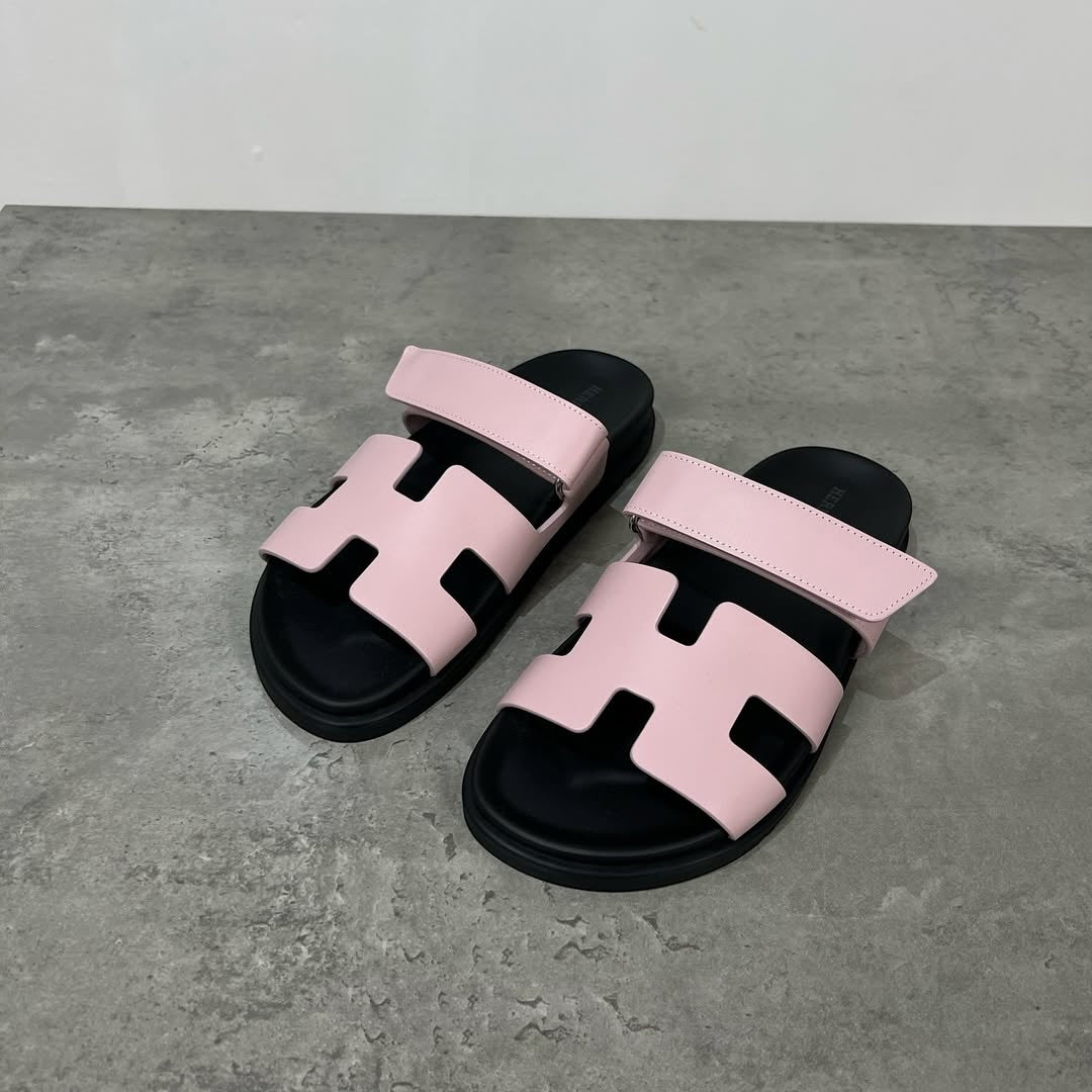 H Chypre Sandal in Pink