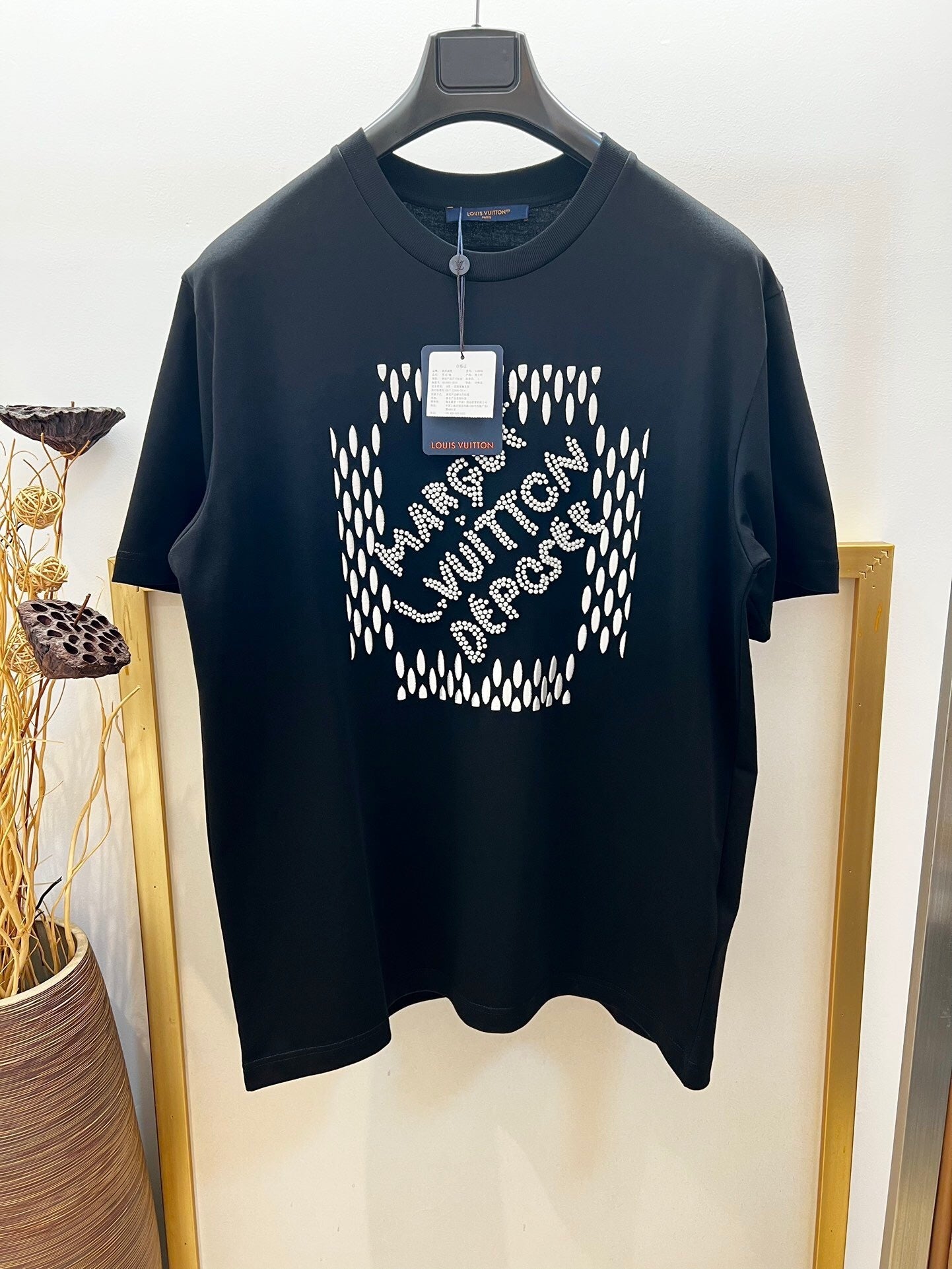 1V T-Shirt in Black 4