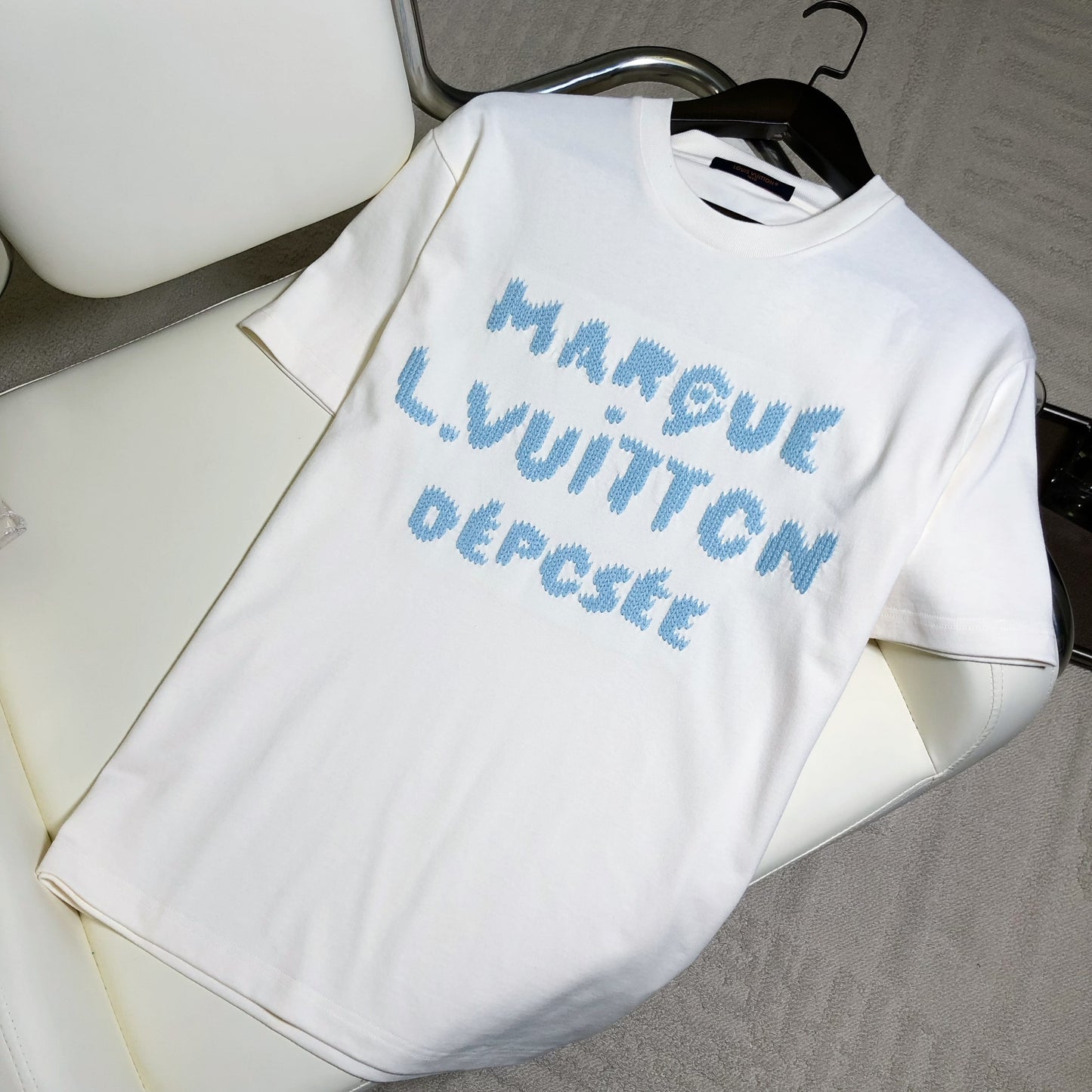 1V T-Shirt in White 3