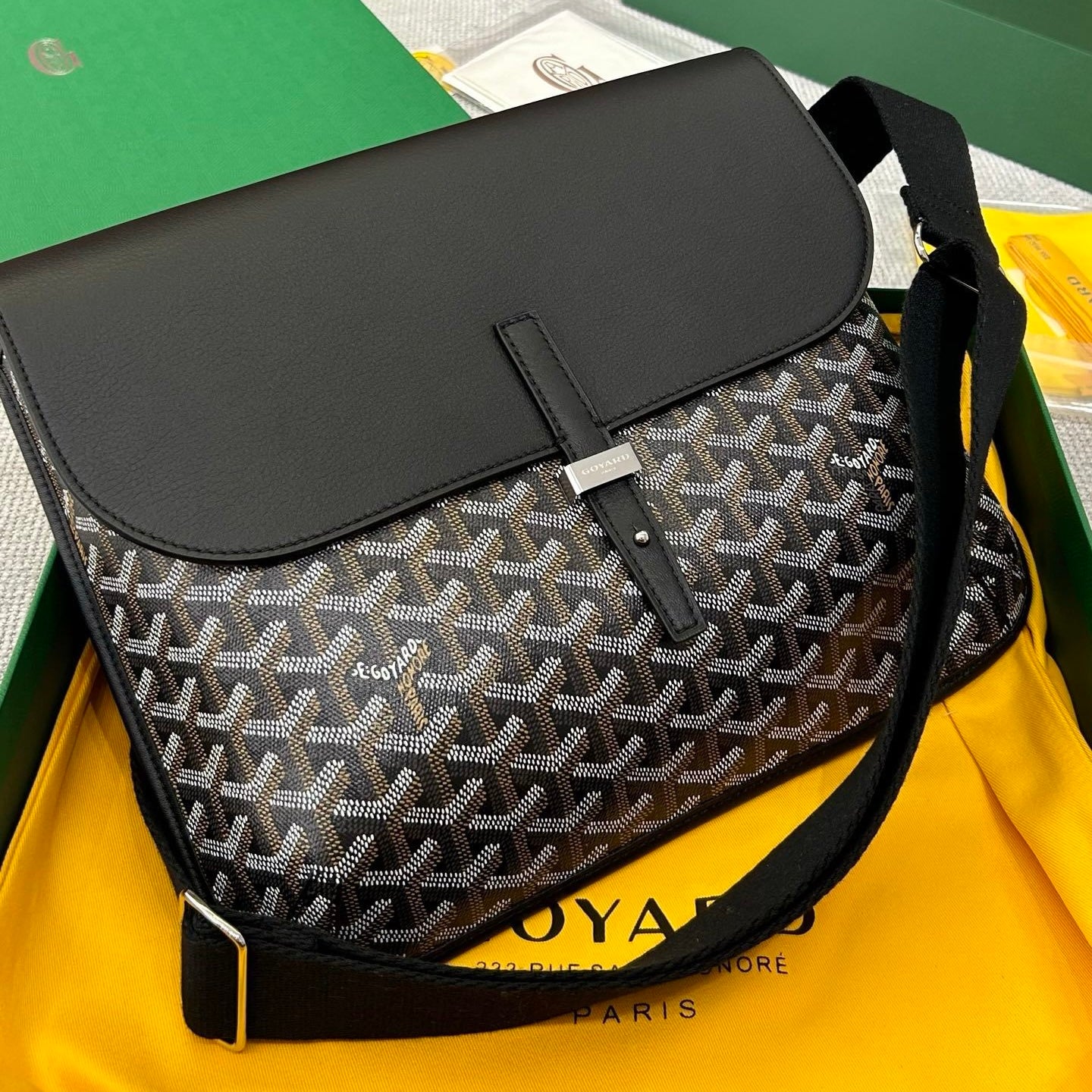 G Messenger in Black