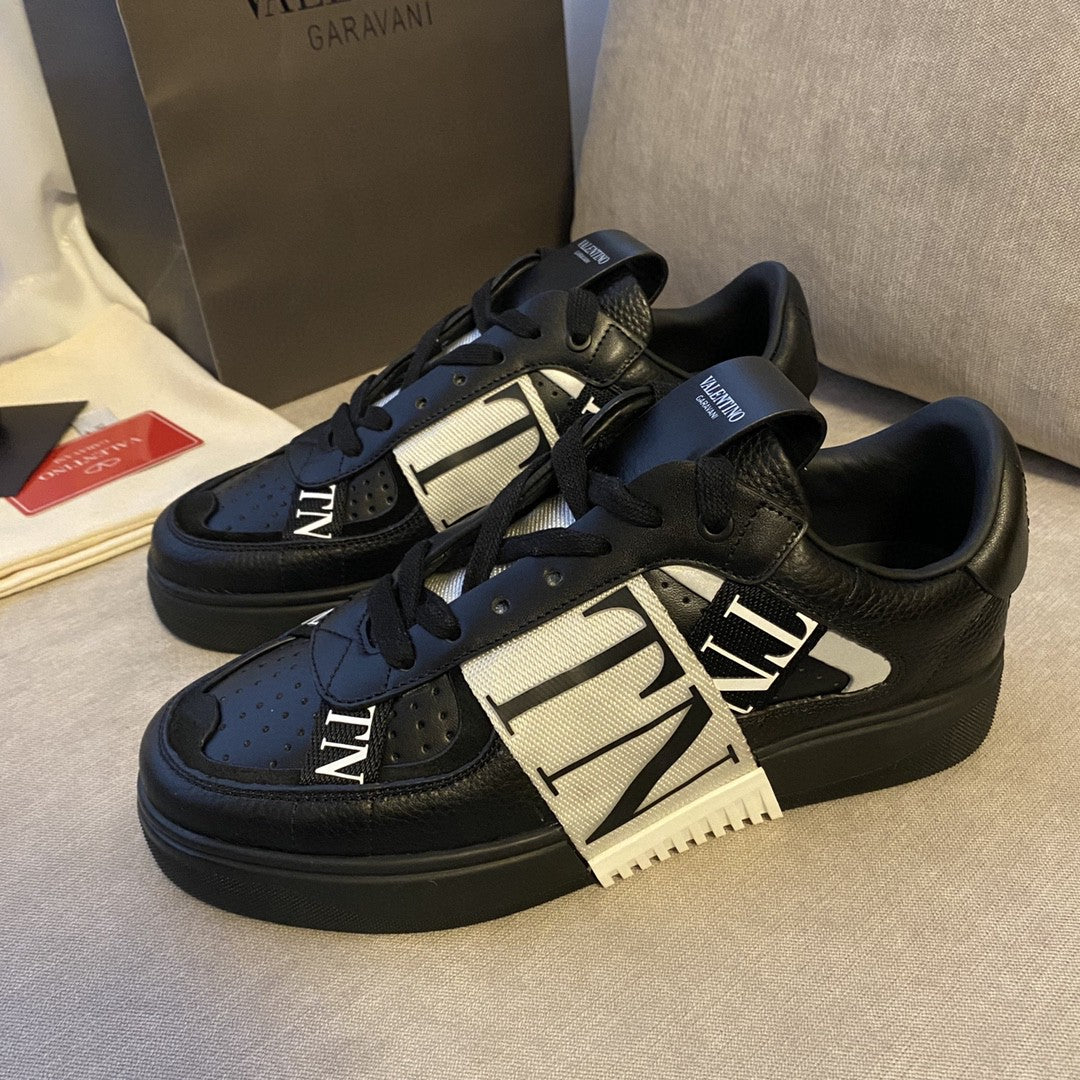 VL7N Trainers in Black/White