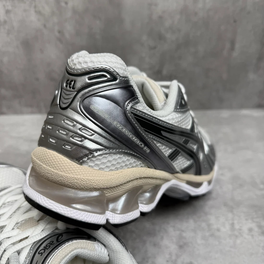 Gel 14 Trainers in White Graphite