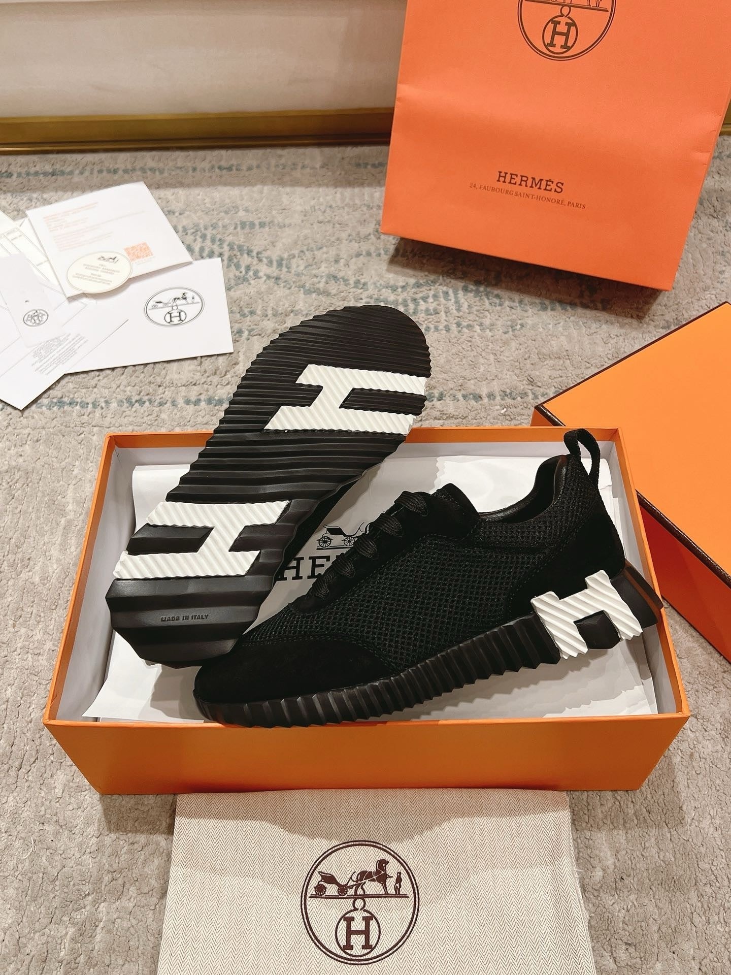 Bouncing Trainers in Black 2