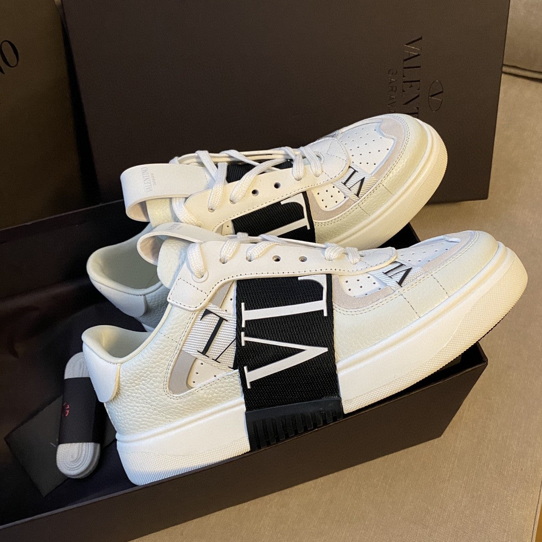 VL7N Trainers in White/Black