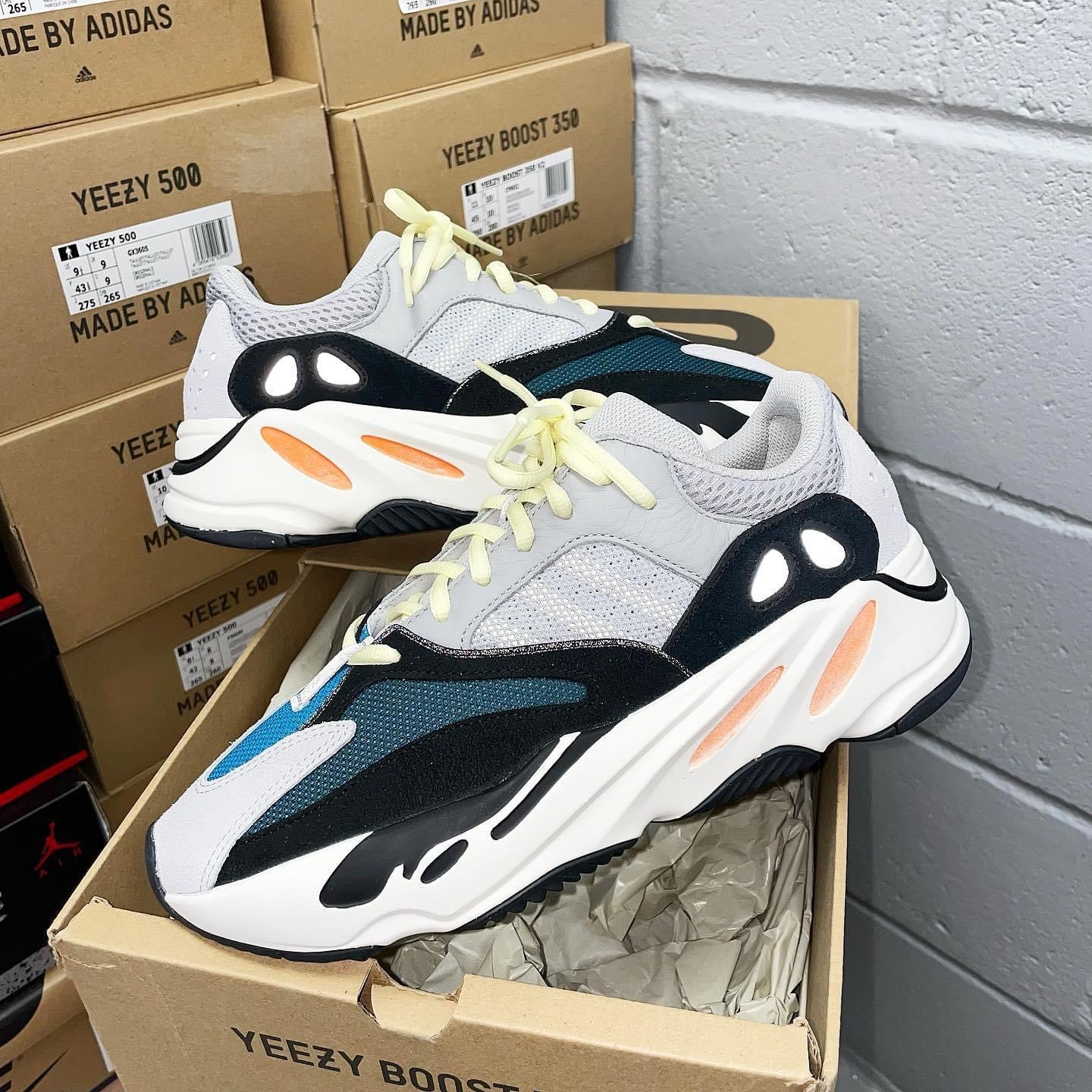 700 v2 “Wave Runner”