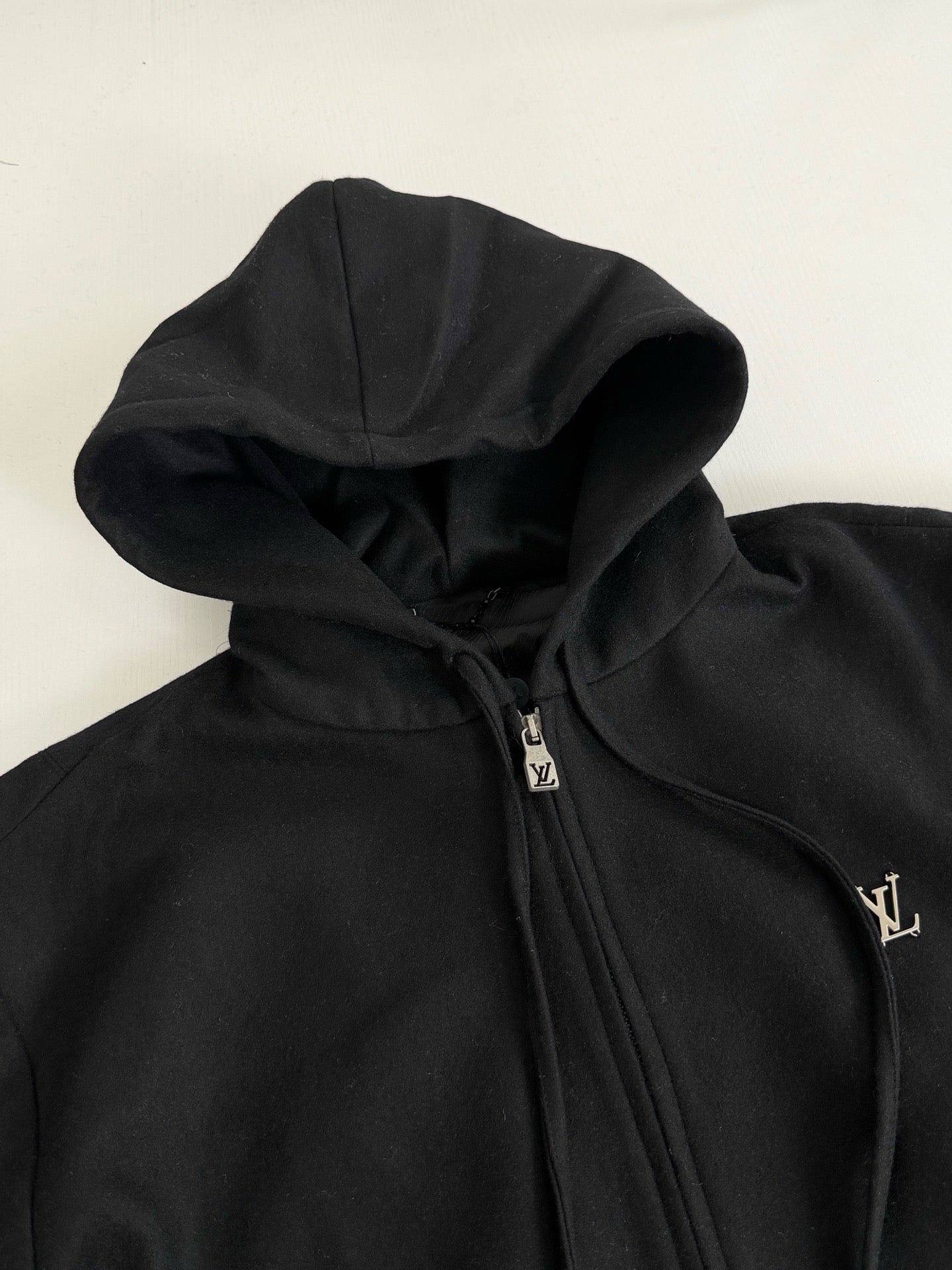 1V Hoodie in Black