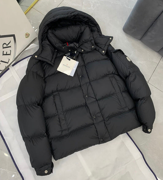 Vzre Jacket in Black