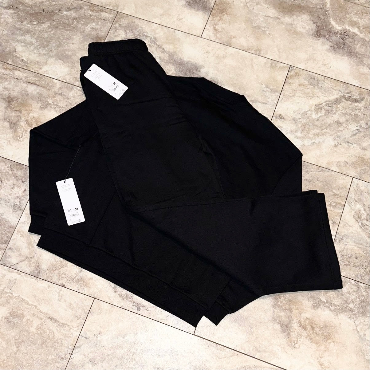 A** Crewneck Set in Black