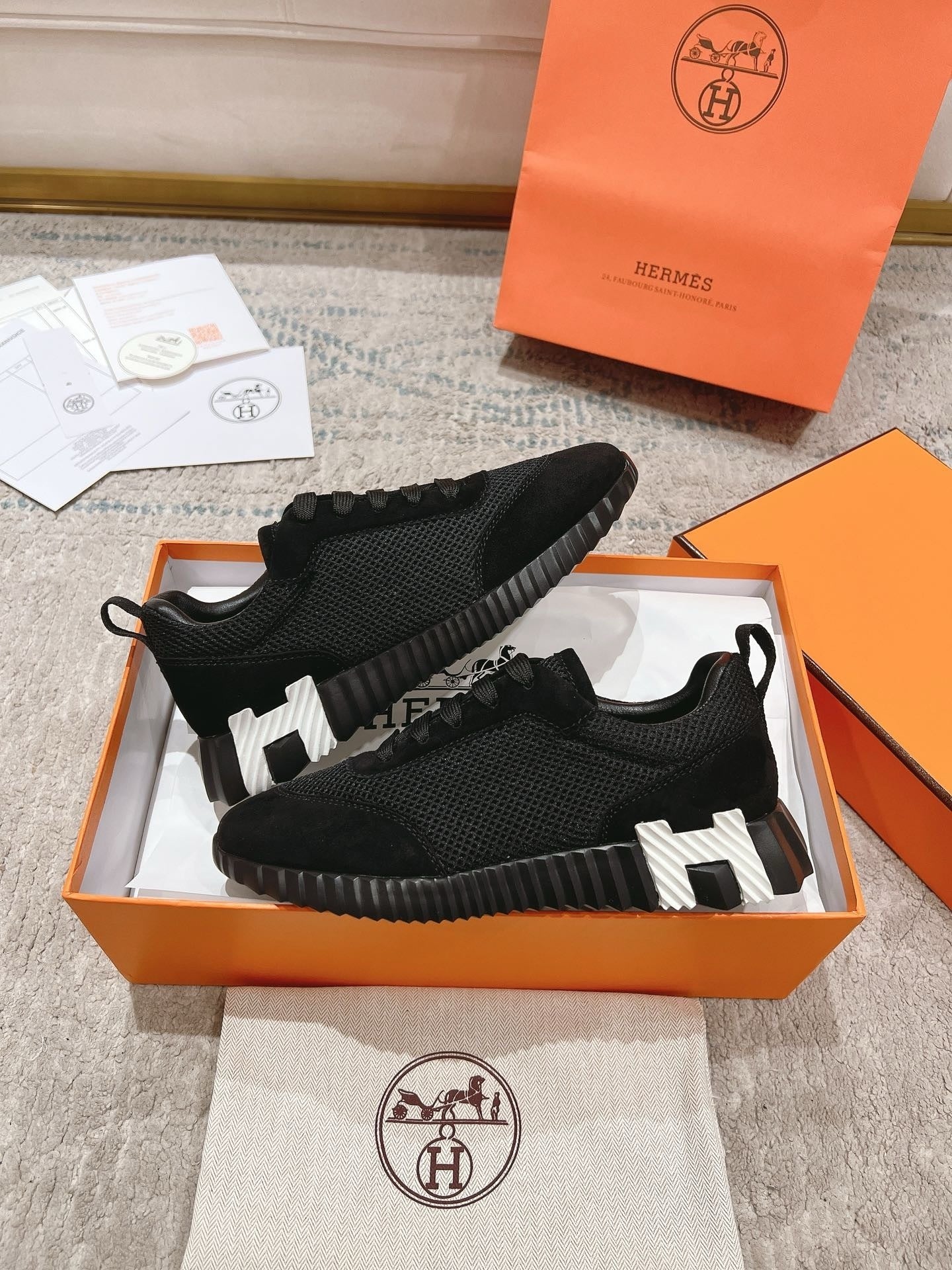 Bouncing Trainers in Black 2