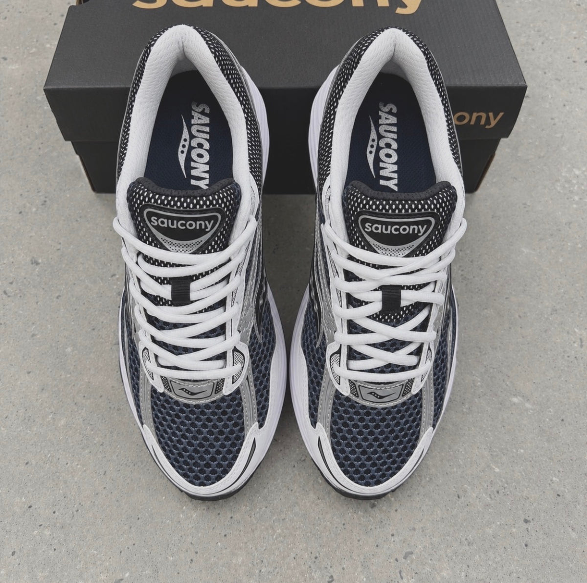 Omni 9 in Deep Navy