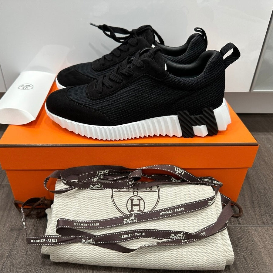 Bouncing Trainers in Black/White 2