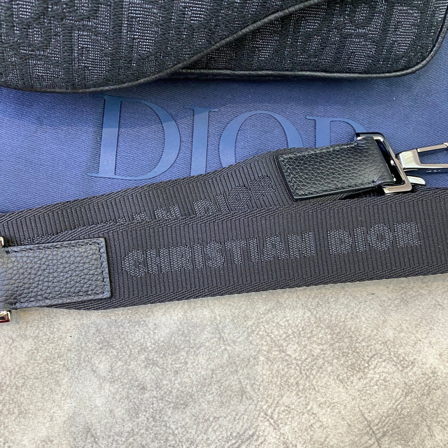 Saddle Triple Pouch in Black