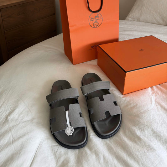 H Chypre Sandal in Grey