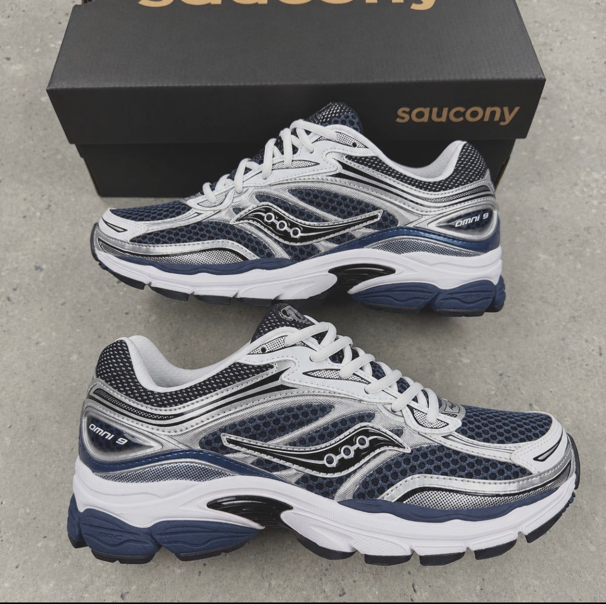 Omni 9 in Deep Navy