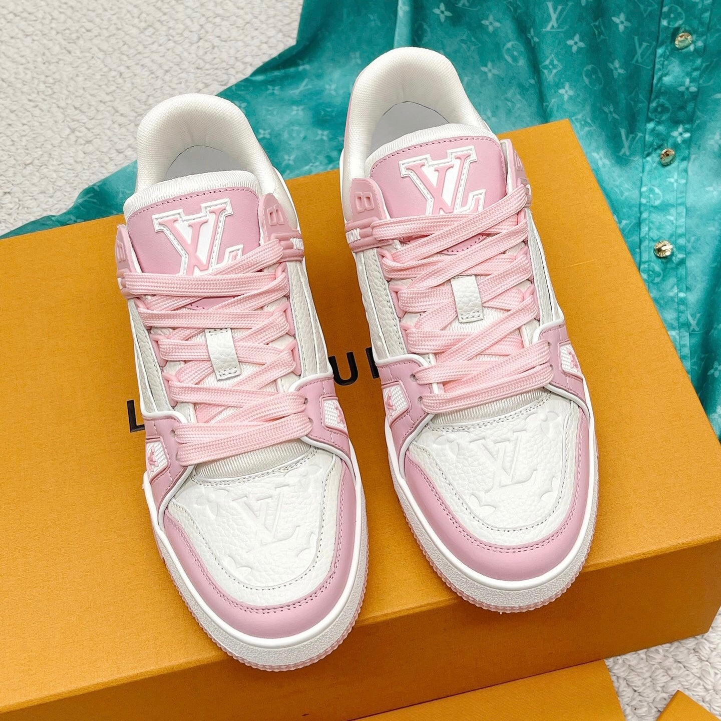 1V Trainers in Pink