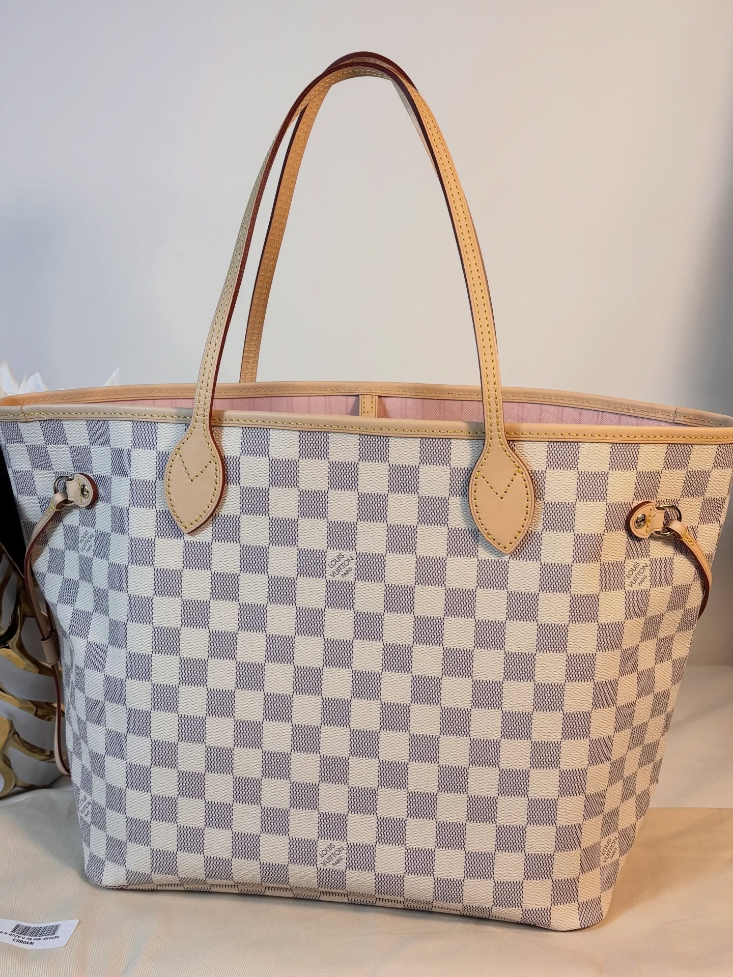 1V Tote Bag MM in White