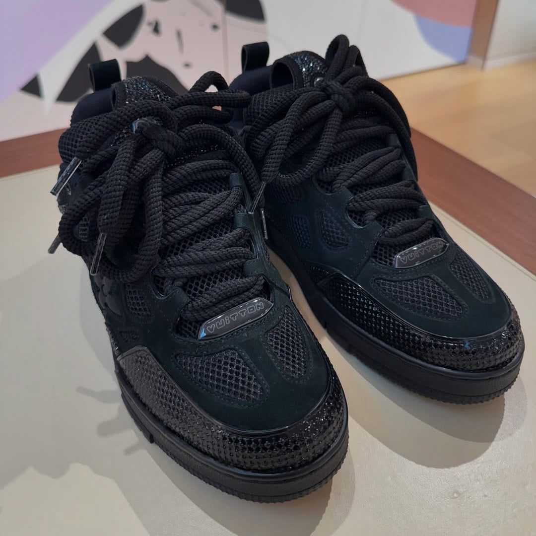 1V Skate Trainers in Black 2