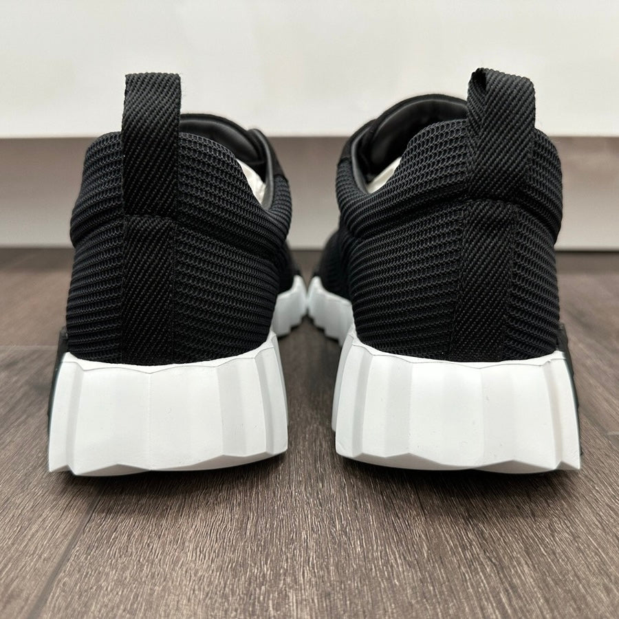 Bouncing Trainers in Black/White 2