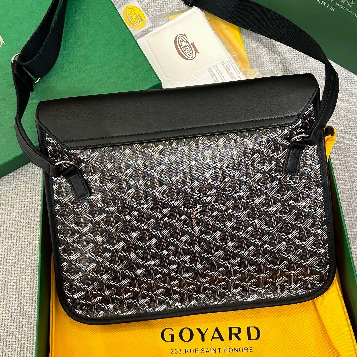 G Messenger in Black