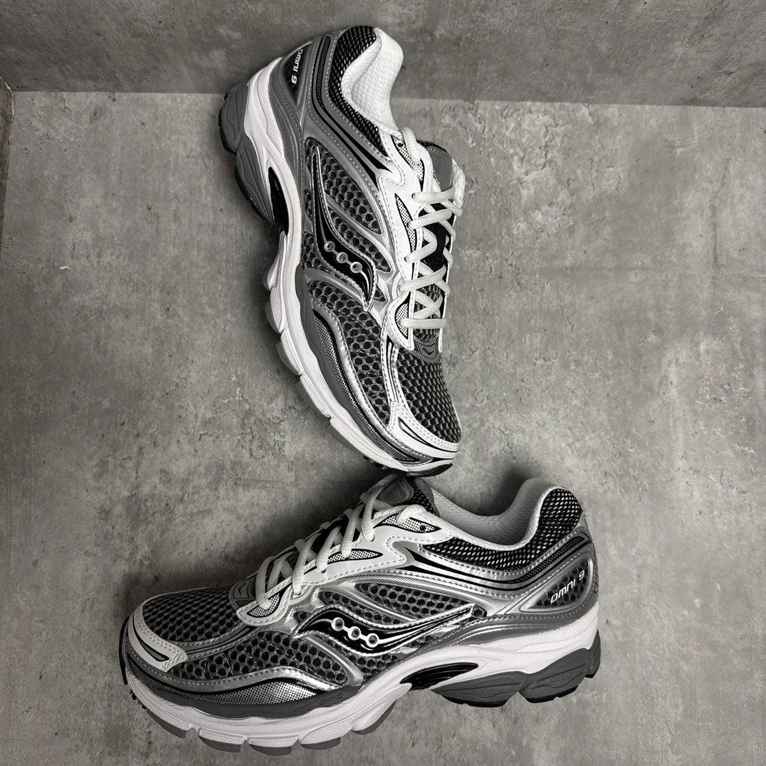 Omni 9 in Silver