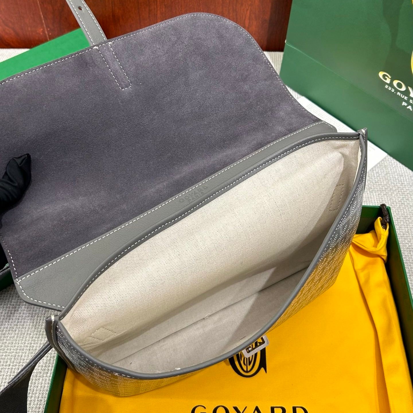 G Messenger in Grey